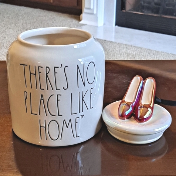 👠👠"There's No Place Like Home" Large Wizard Of Oz Canister With Red Shoes Lid - Picture 2 of 4